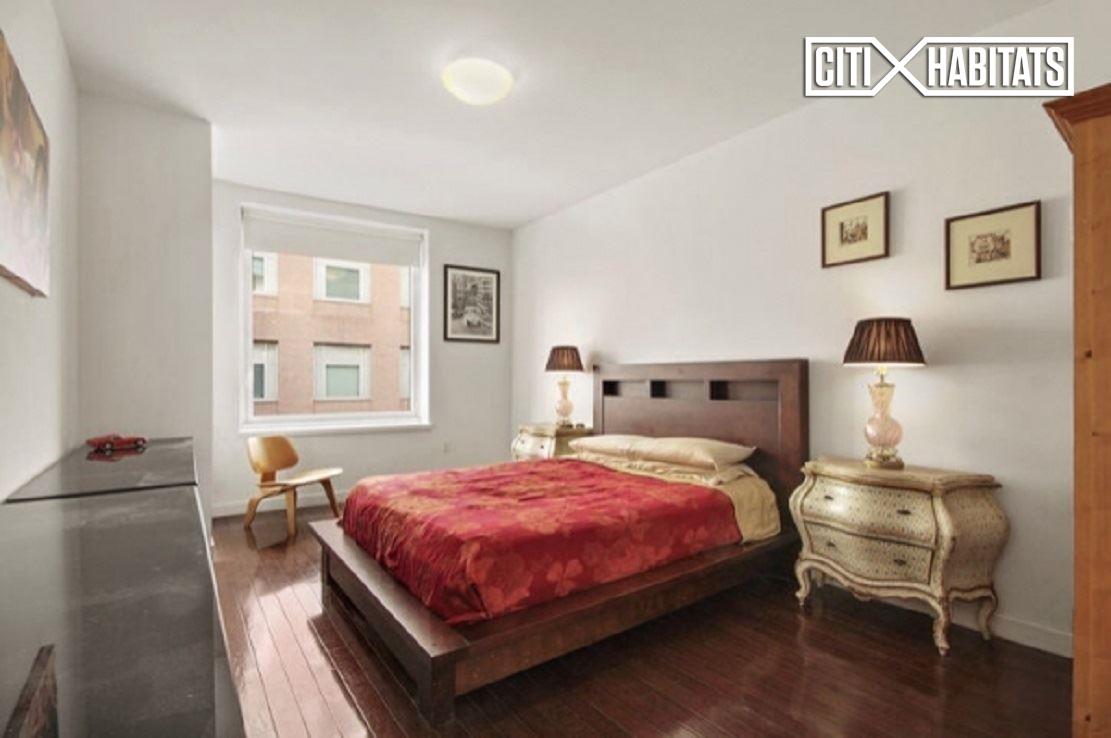 Building Photo - 462 W 58th St