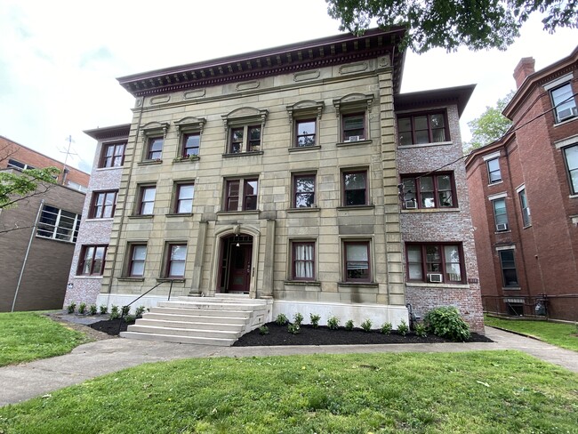 Building Photo - 410 W Ormsby Ave