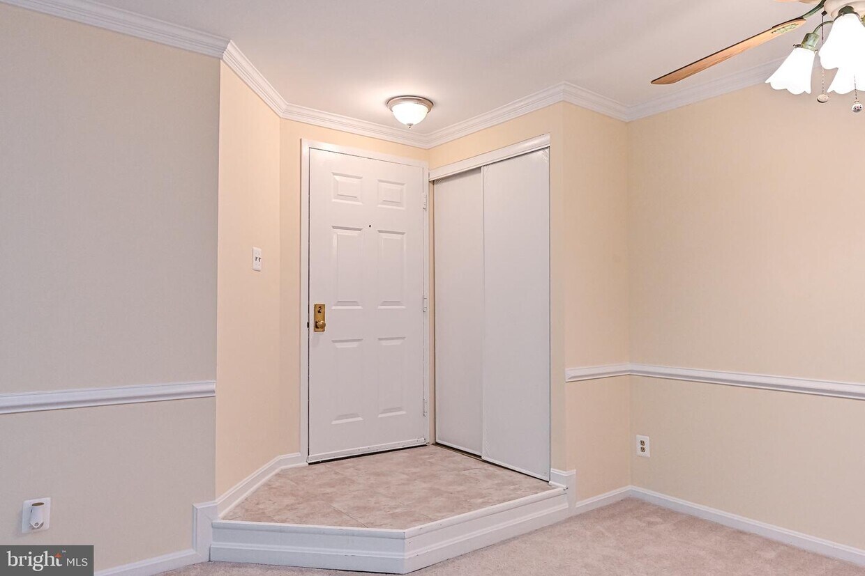 5910 Cove Landing Rd Unit 202, Burke, VA 22015 Room for Rent in Burke