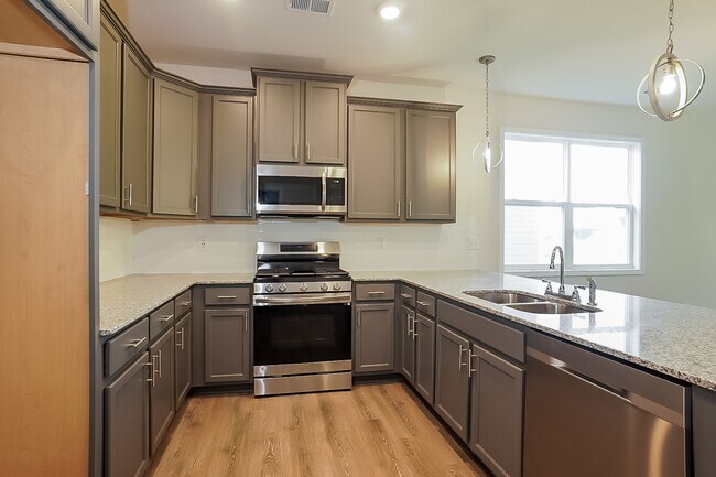 Building Photo - 732 Courtland Dr