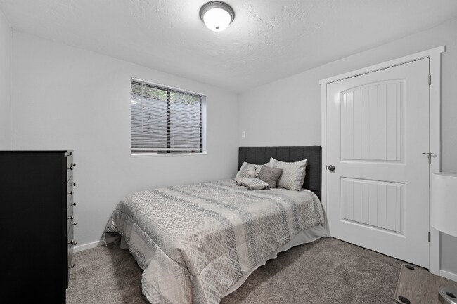 Building Photo - 348 N 1350 E