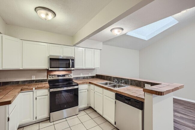 Building Photo - 7409 Rutgers Cir
