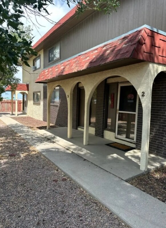 Primary Photo - 657 E Clarion Dr