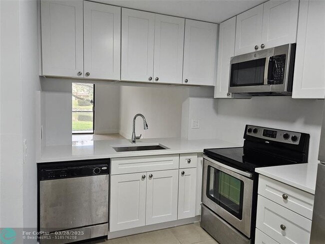 Building Photo - 1228 S Military Trail