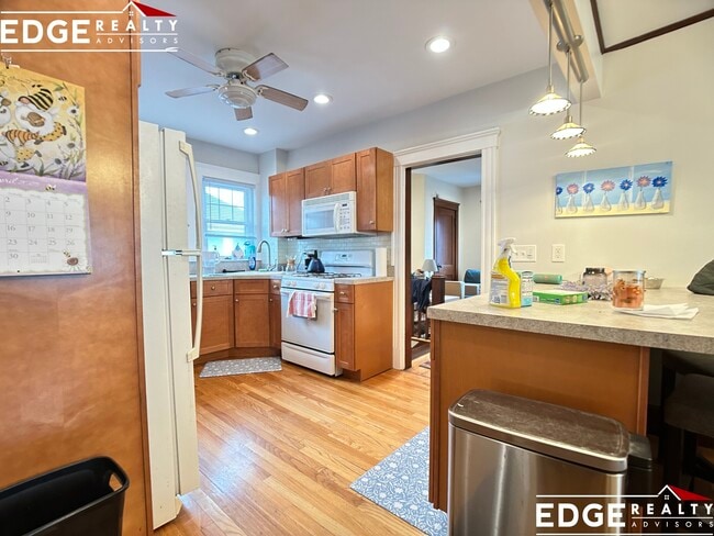 Foto del edificio - 24 Dickinson Rd