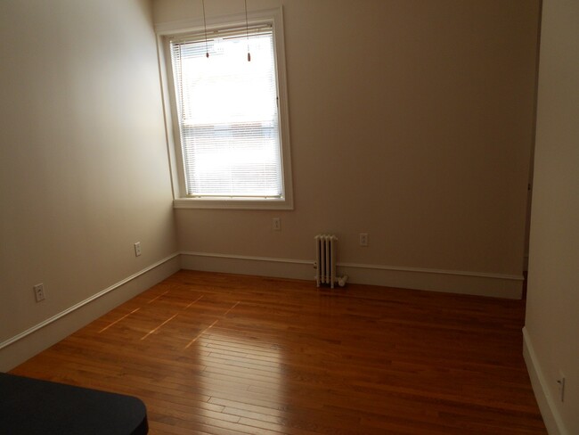 Building Photo - 52 Burbank St