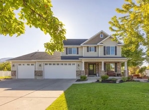 Building Photo - 2390 N Pointe Ct