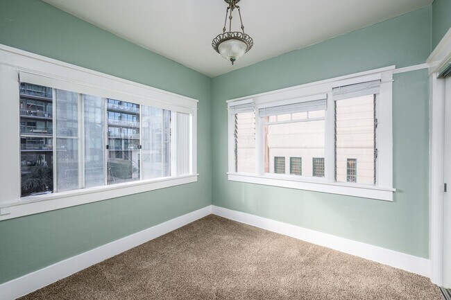 Foto del edificio - Spacious 1 Bed 1 Bath with Balboa Park Views