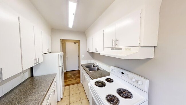 Building Photo - 9932-9105 105 Ave