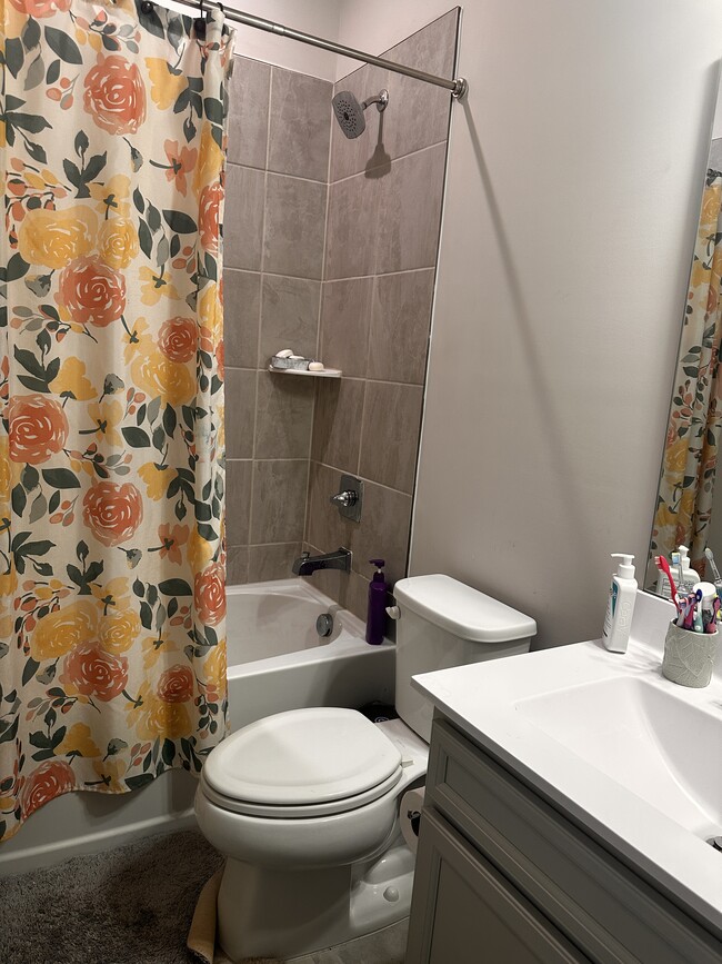 1 Full bath - 9924 Oaklawn Blvd NW