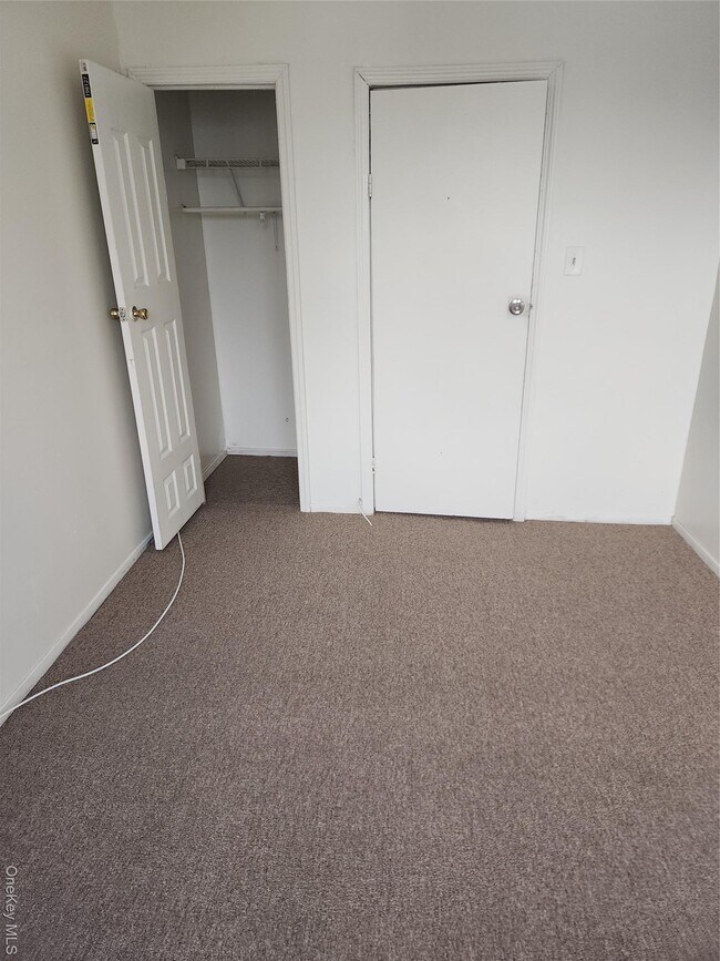 Foto del edificio - 205-11 Hollis Ave