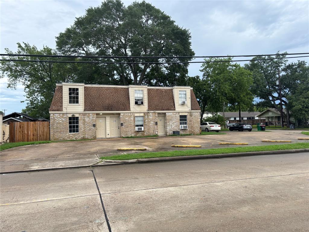 Primary Photo - 218 S Pruett St