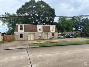 Building Photo - 218 S Pruett St