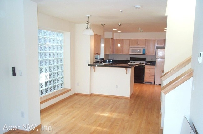 Building Photo - 3918 Linden Ave N
