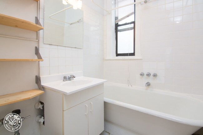 Foto del edificio - 880 47th St