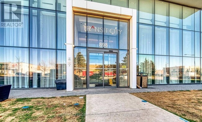 Photo du bâtiment - 898 Portage Pkwy