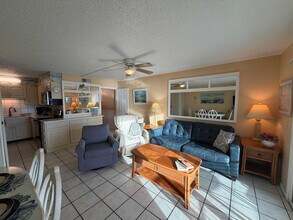 Building Photo - 8743 Thomas Dr