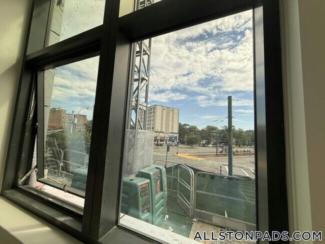 Foto del edificio - 1079 Commonwealth Ave