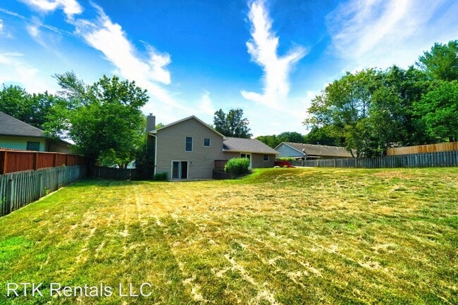 Building Photo - 3 br, 2.5 bath House - 2606 Lloyd Dr.