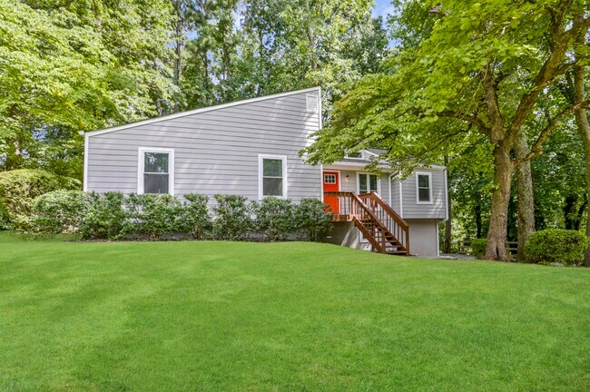 Building Photo - 6085 Sumit Wood Dr Nw
