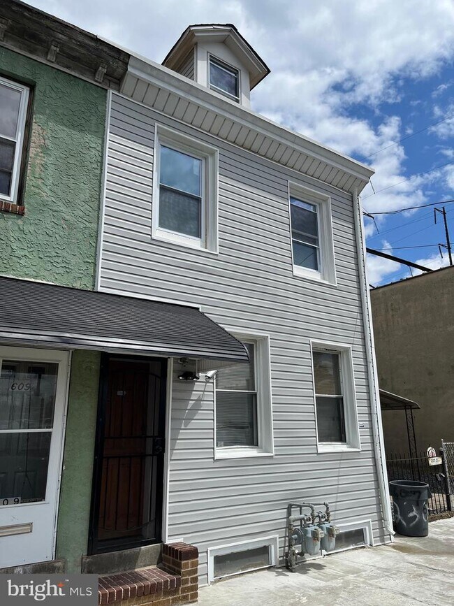 607 Barclay St, Chester, PA 19013 Apartment for Rent in Chester, PA