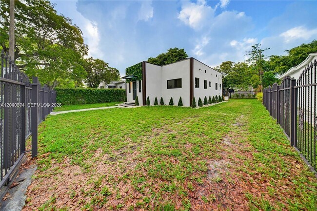 Foto del edificio - 1021 NW 48th St