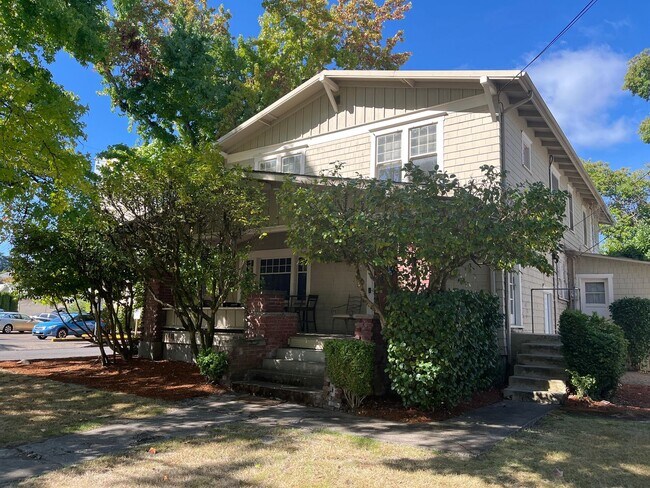 Foto del edificio - (844) NW 15th St. - 1 bedroom / 1 Bathroom - ALL UTILITIES PAID!