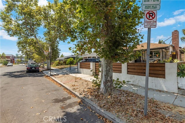 Foto del edificio - 6221 Agnes Ave