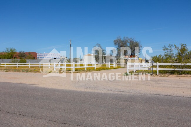 Building Photo - Lovely Manufactured Home North of Casa Grande