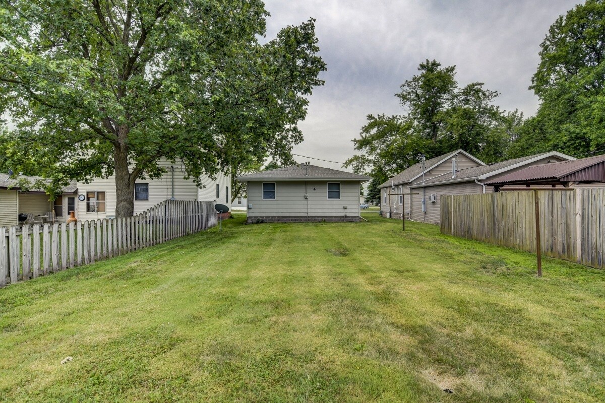 Primary Photo - 405 E Locust St