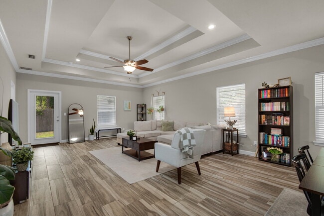 Building Photo - "Charming 3-Bed Home in Mary Esther with $200.00 Off First Full Month's Rent!"