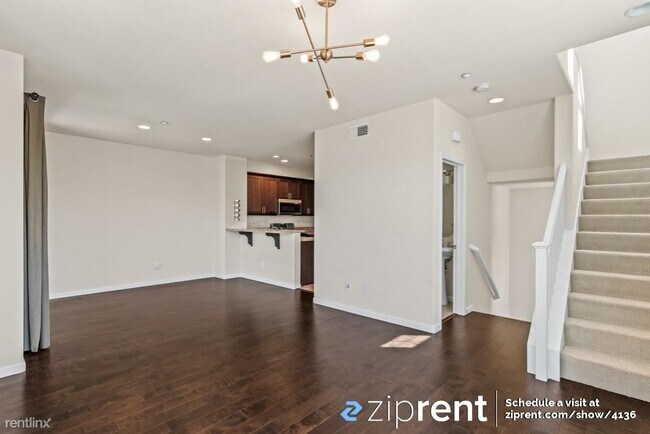Building Photo - 2 br, 2.5 bath Townhome - 722 N Capitol Av...
