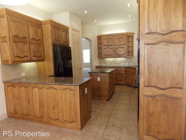 Building Photo - 12601 Desert Marigold Ln NE