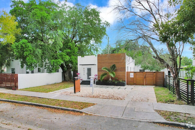 Building Photo - 570 NW 48th St