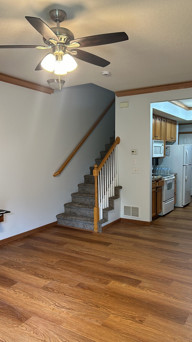 Building Photo - 2241 Hart Ave