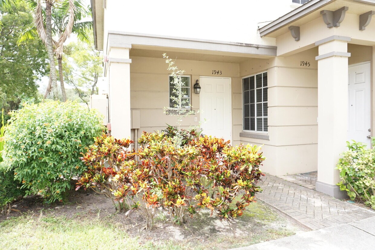 Foto principal - 1943 Marsh Harbor Dr