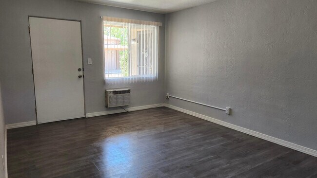 Foto del edificio - 2645 W Morten Ave