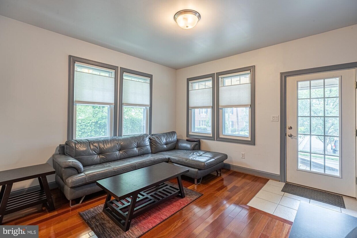 Primary Photo - 200 E Glebe Rd