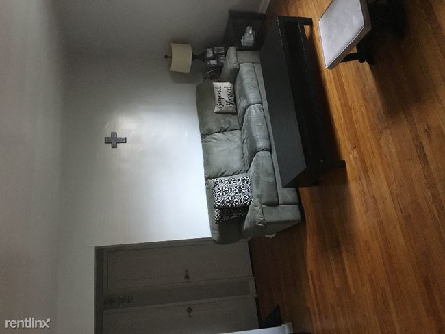 Building Photo - 2 br, 1 bath Condo - 7 Romaine Ct