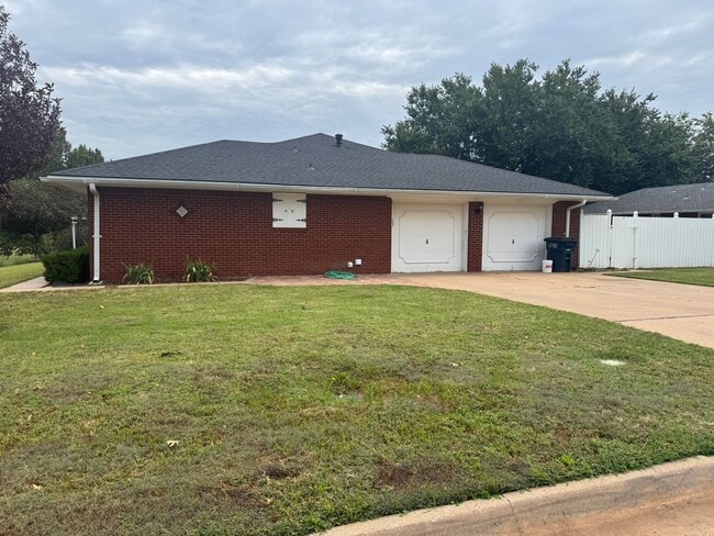 Building Photo - 2703 Shirley Dr