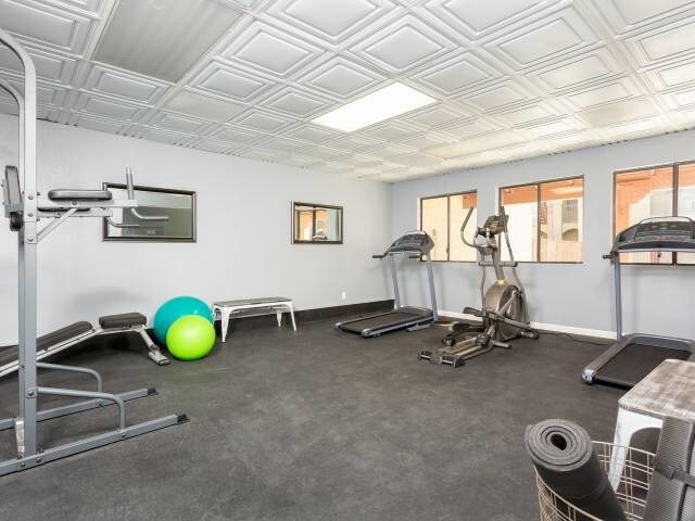 Sala de ejercicios - 4650 E 29th St