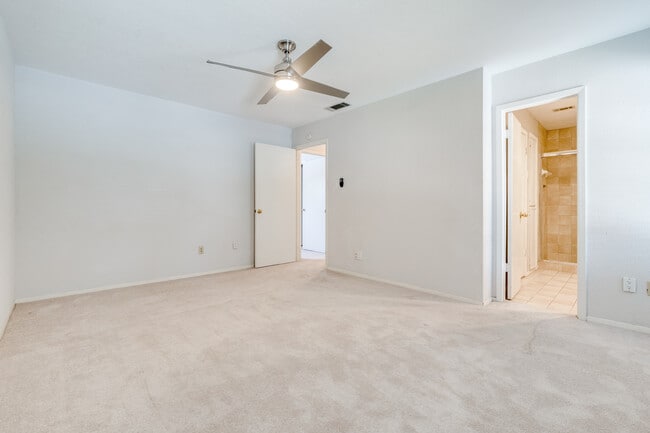 Building Photo - 10745 Sandpiper Ln