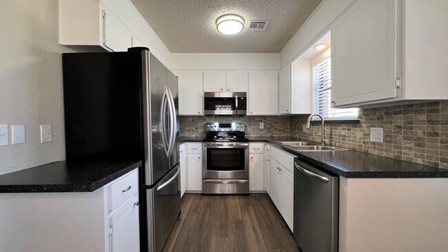 Foto del edificio - 811 SW Roosevelt Ave