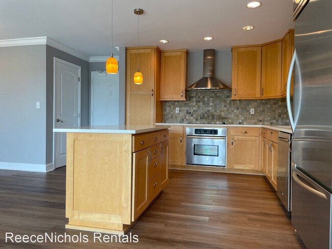 Building Photo - 2 br, 1 bath House - 221 W. 48th St. #1003