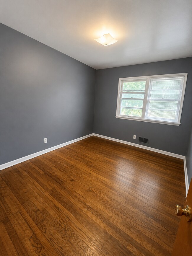 Foto del edificio - 4902 Ruggles St