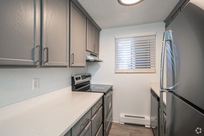 2 BR, 1 BA - 850 SF - Perch on 52nd