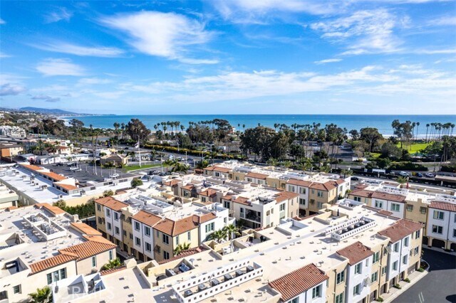 Foto del edificio - 3327 Doheny Way