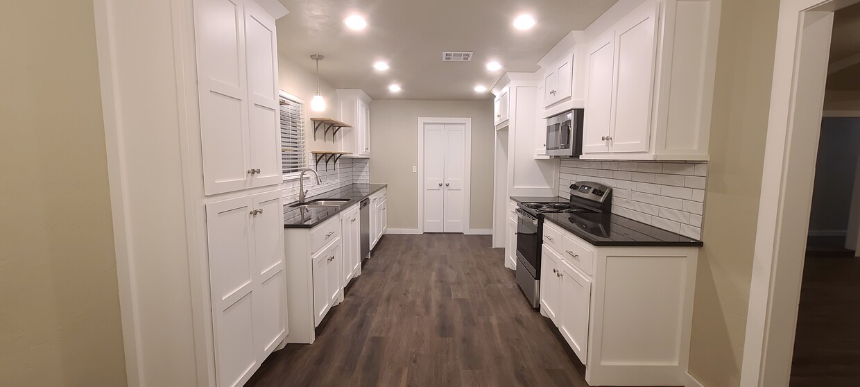 Kitchen - 1534 Winding Creek Rd