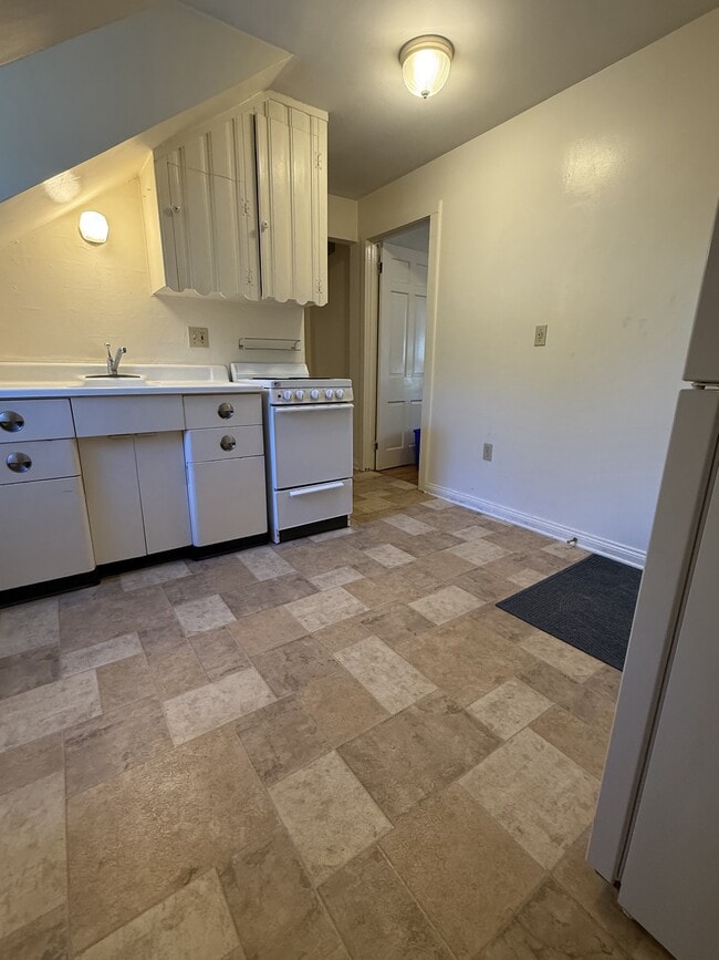 85 E Spring St