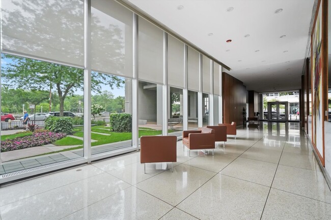 Foto del edificio - 3600 N Lake Shore Dr